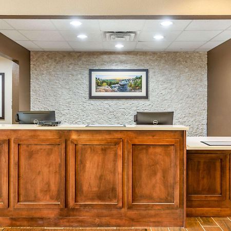 Comfort Inn Dekalb - Adjacent The University Extérieur photo