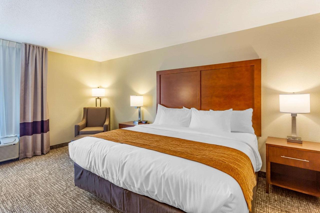 Comfort Inn Dekalb - Adjacent The University Extérieur photo
