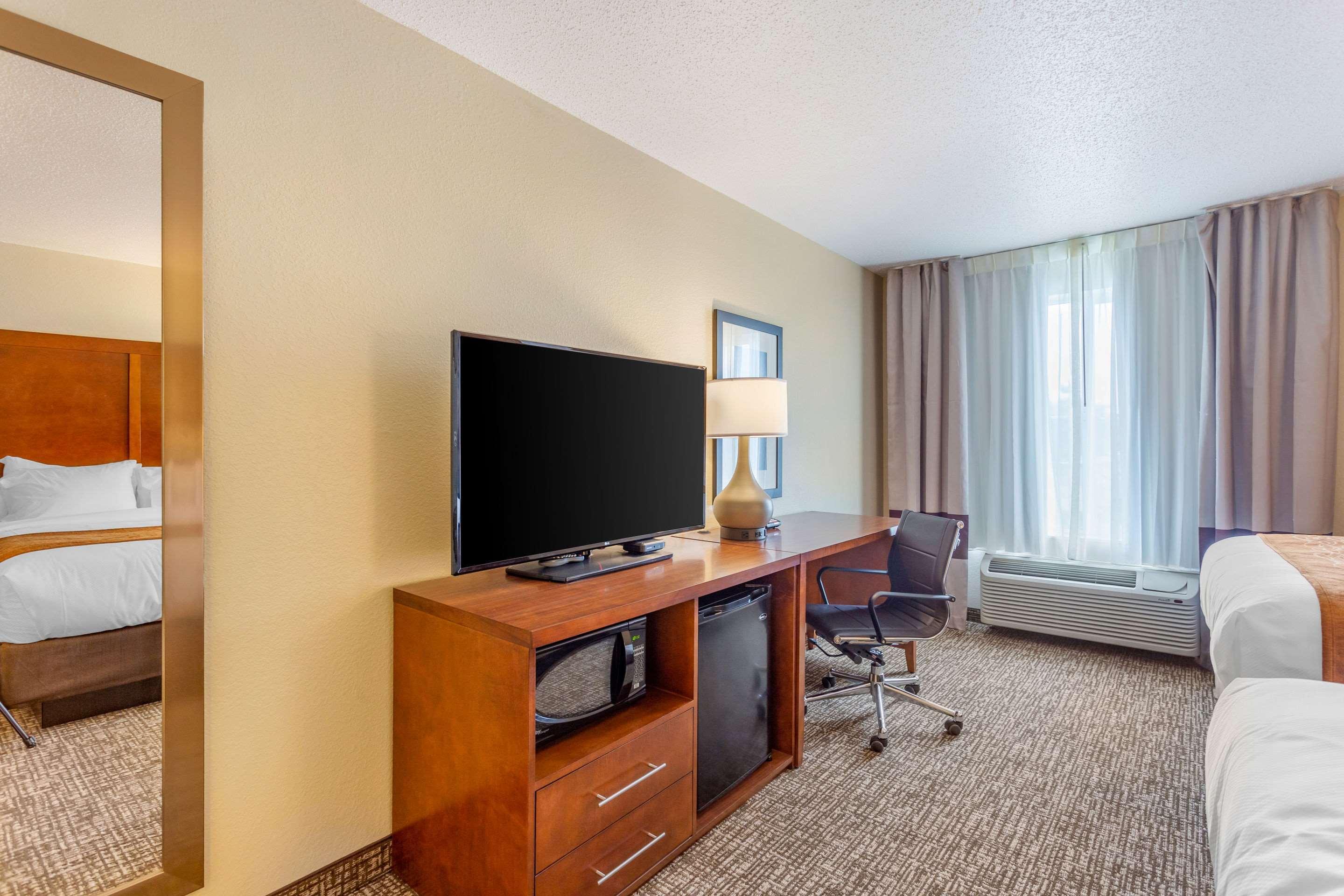 Comfort Inn Dekalb - Adjacent The University Extérieur photo