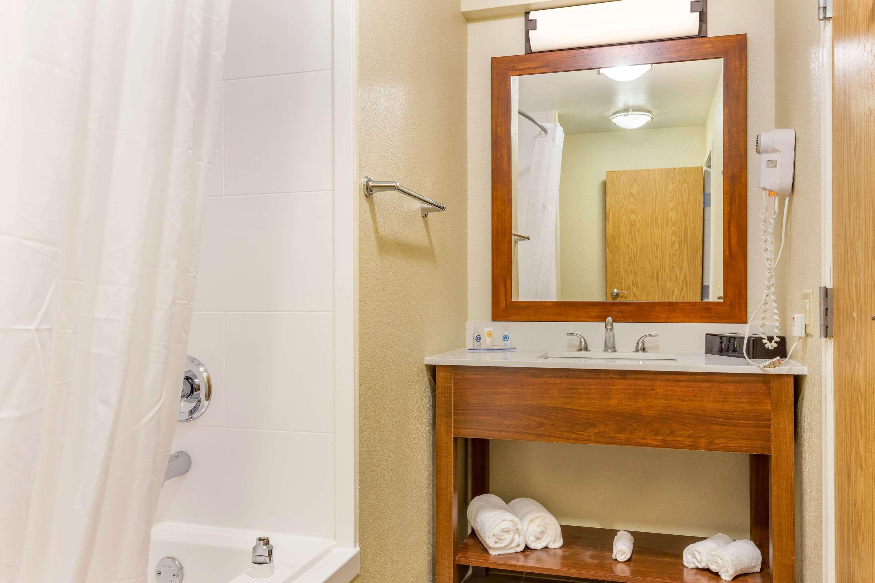 Comfort Inn Dekalb - Adjacent The University Extérieur photo