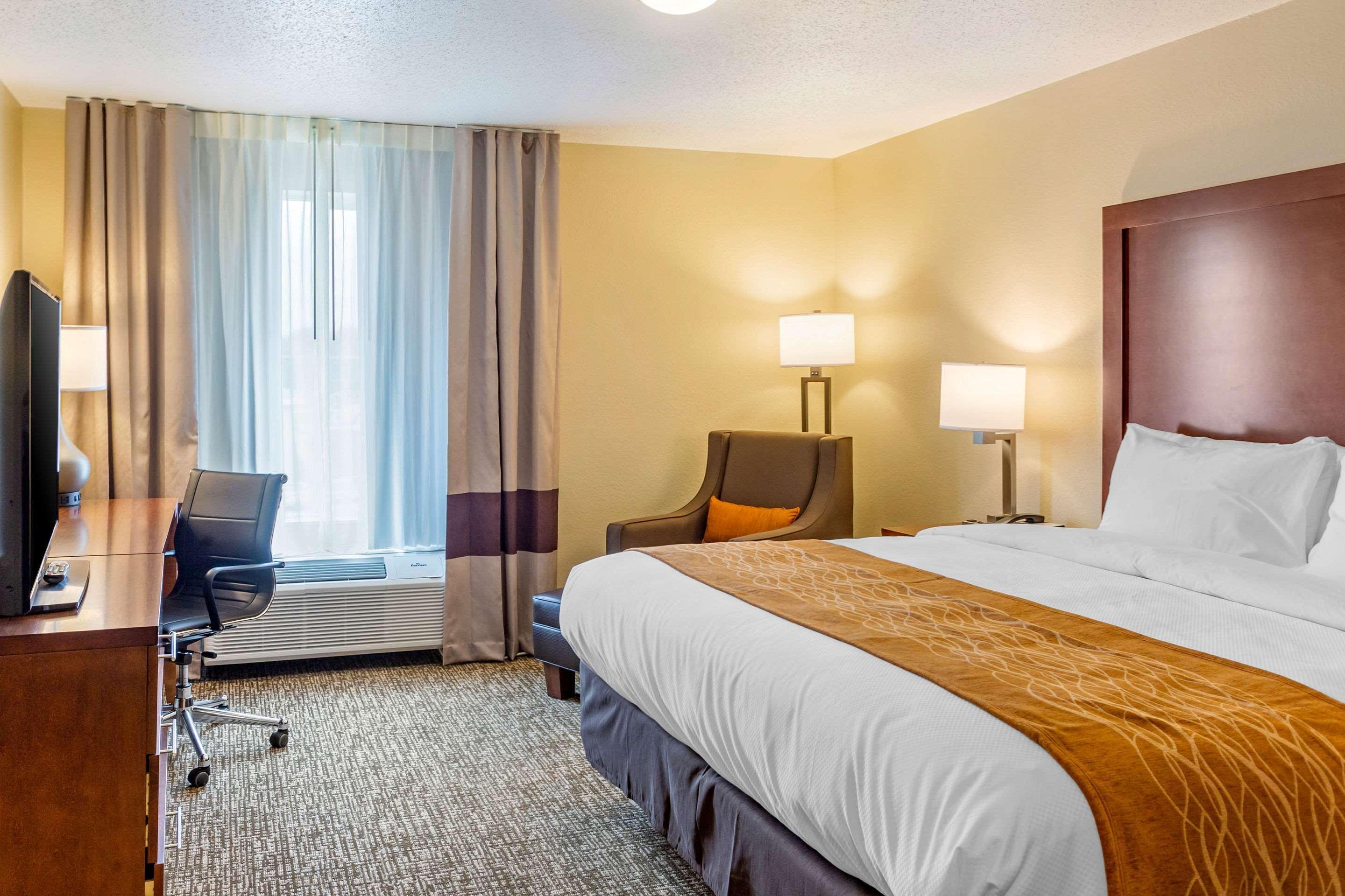 Comfort Inn Dekalb - Adjacent The University Extérieur photo