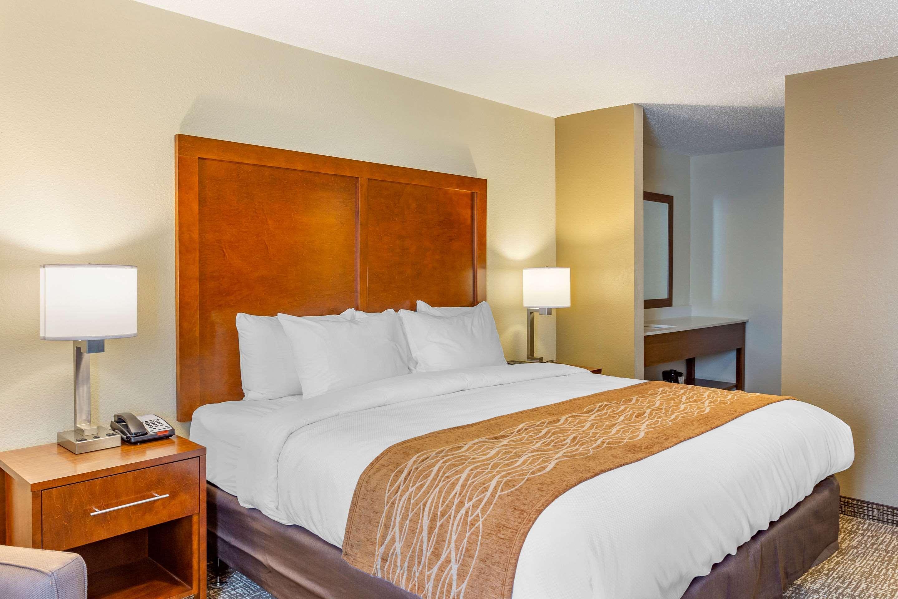 Comfort Inn Dekalb - Adjacent The University Extérieur photo