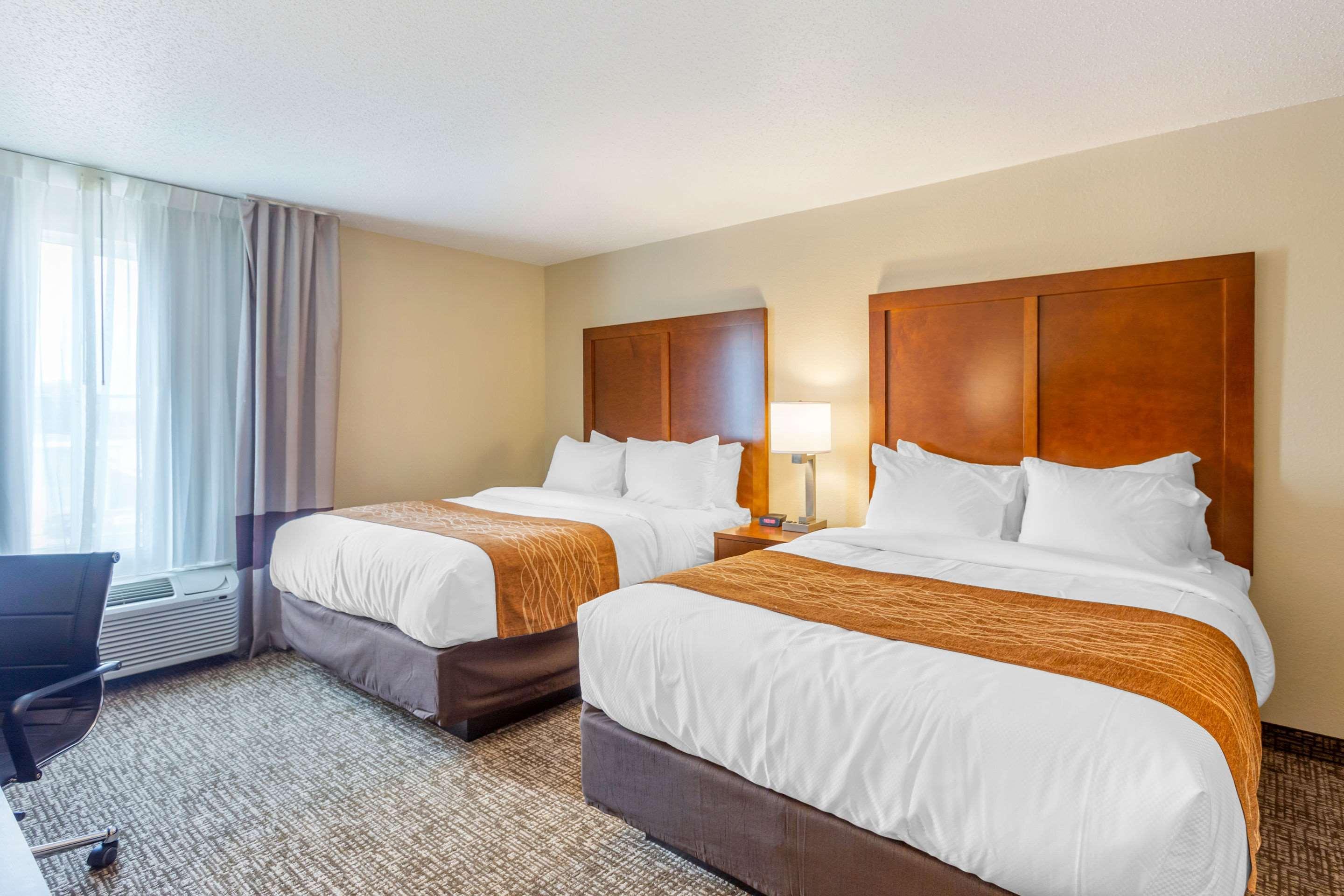 Comfort Inn Dekalb - Adjacent The University Extérieur photo