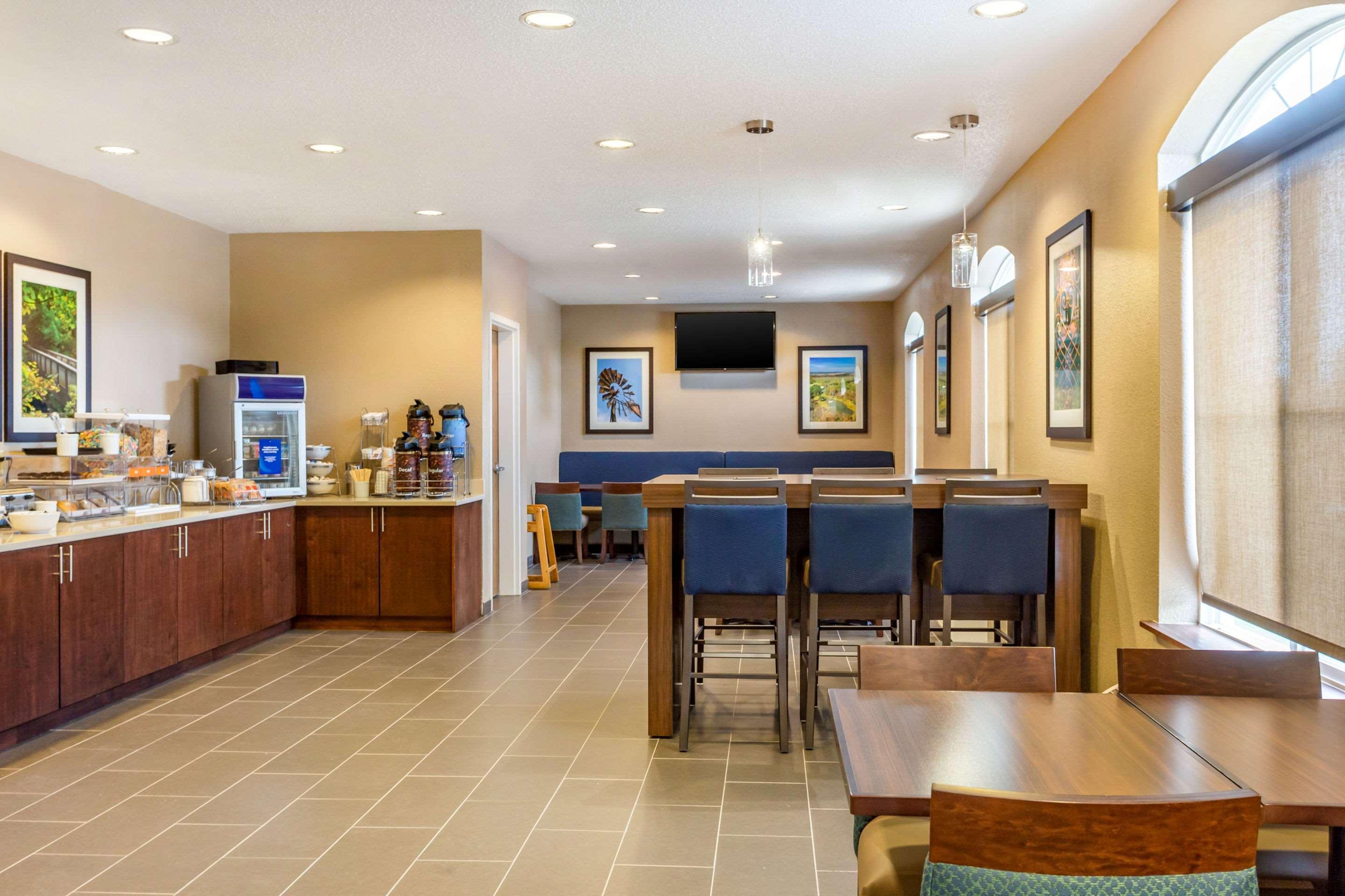 Comfort Inn Dekalb - Adjacent The University Extérieur photo