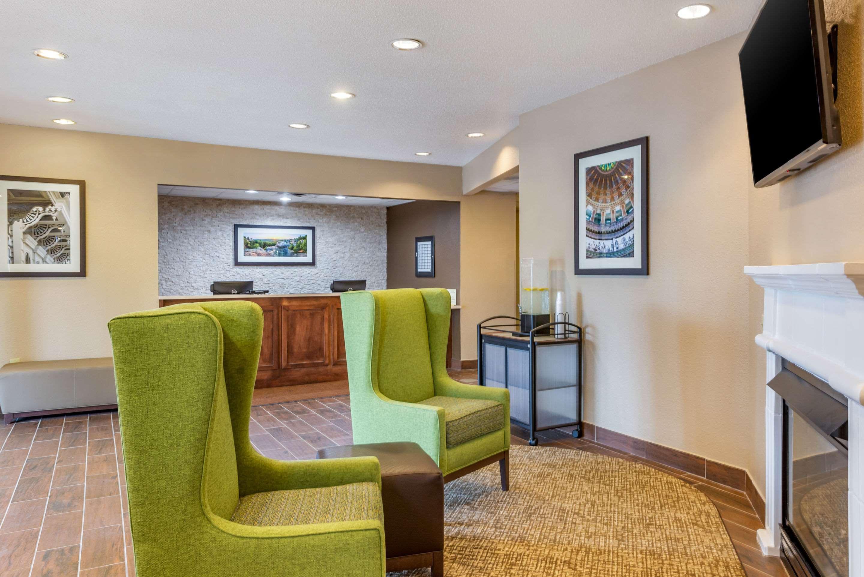 Comfort Inn Dekalb - Adjacent The University Extérieur photo