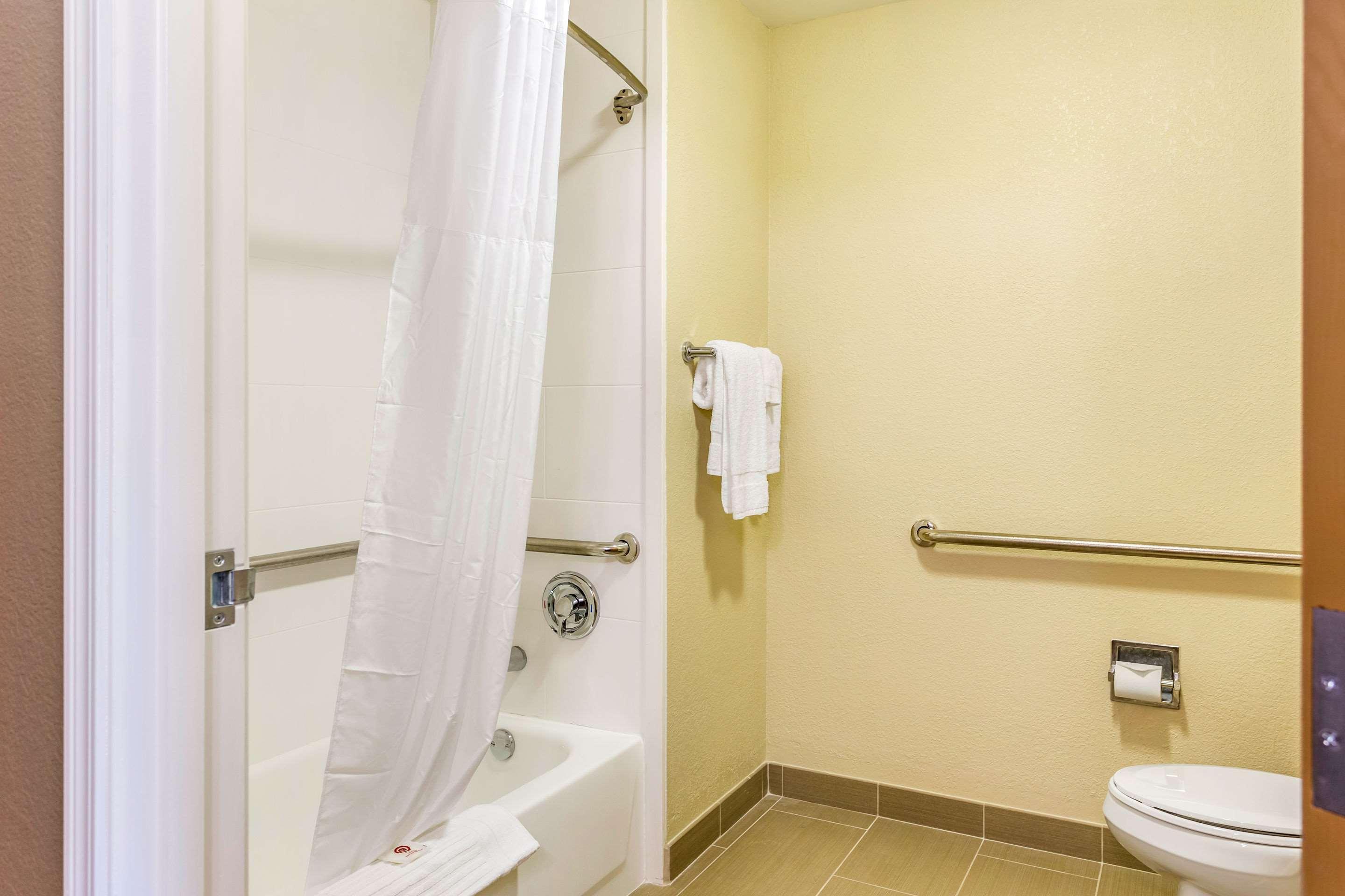 Comfort Inn Dekalb - Adjacent The University Extérieur photo