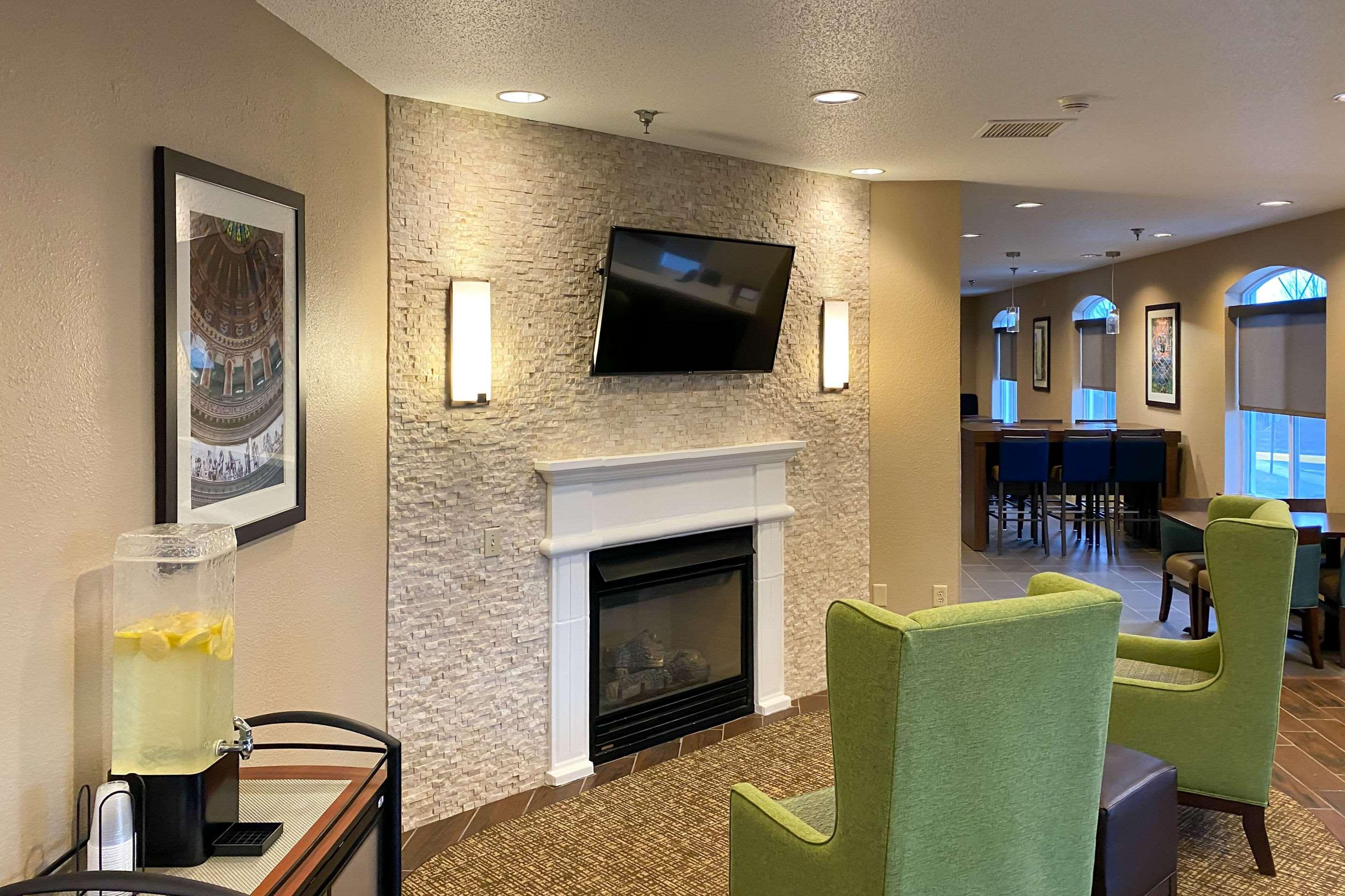 Comfort Inn Dekalb - Adjacent The University Extérieur photo