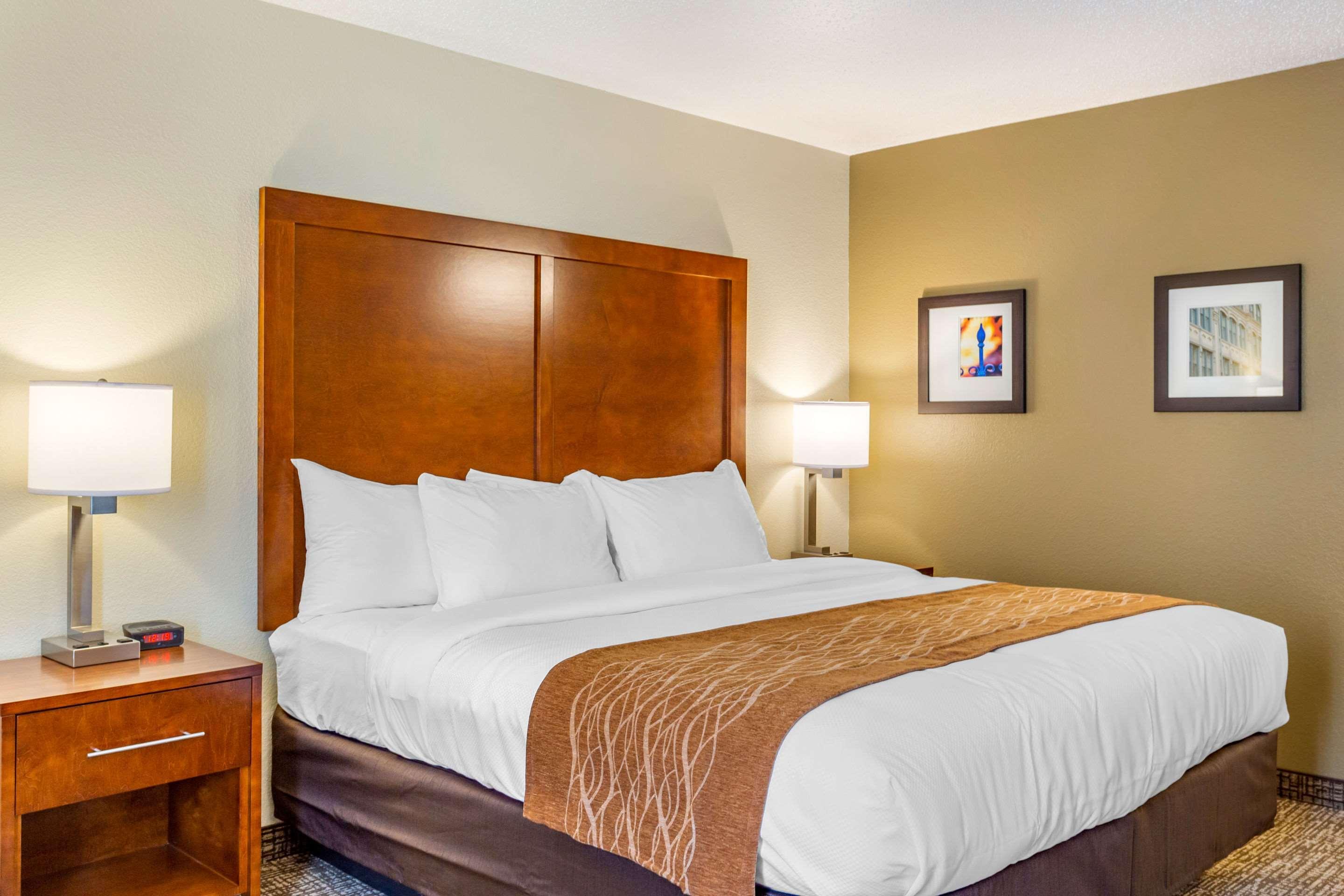 Comfort Inn Dekalb - Adjacent The University Extérieur photo