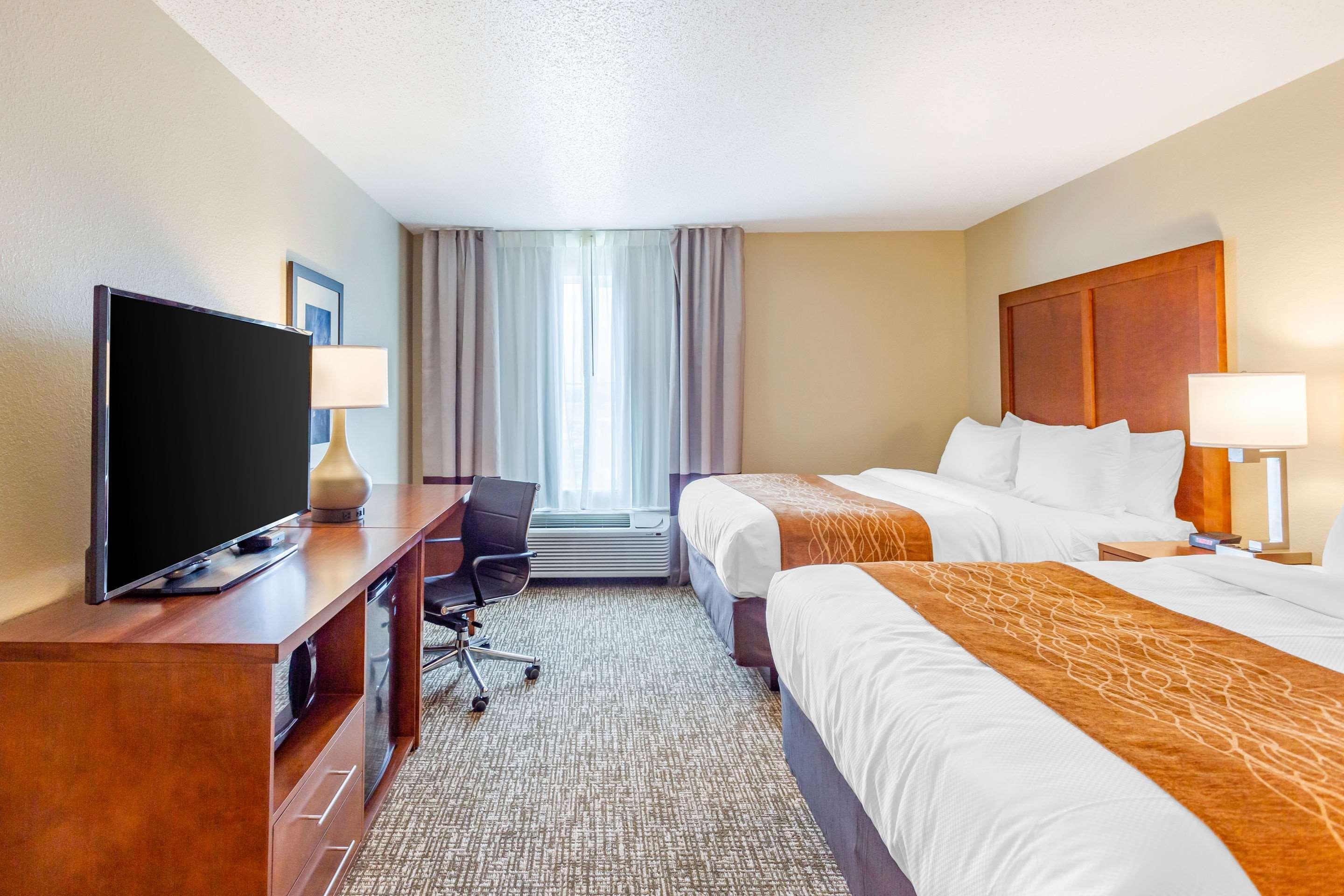 Comfort Inn Dekalb - Adjacent The University Extérieur photo