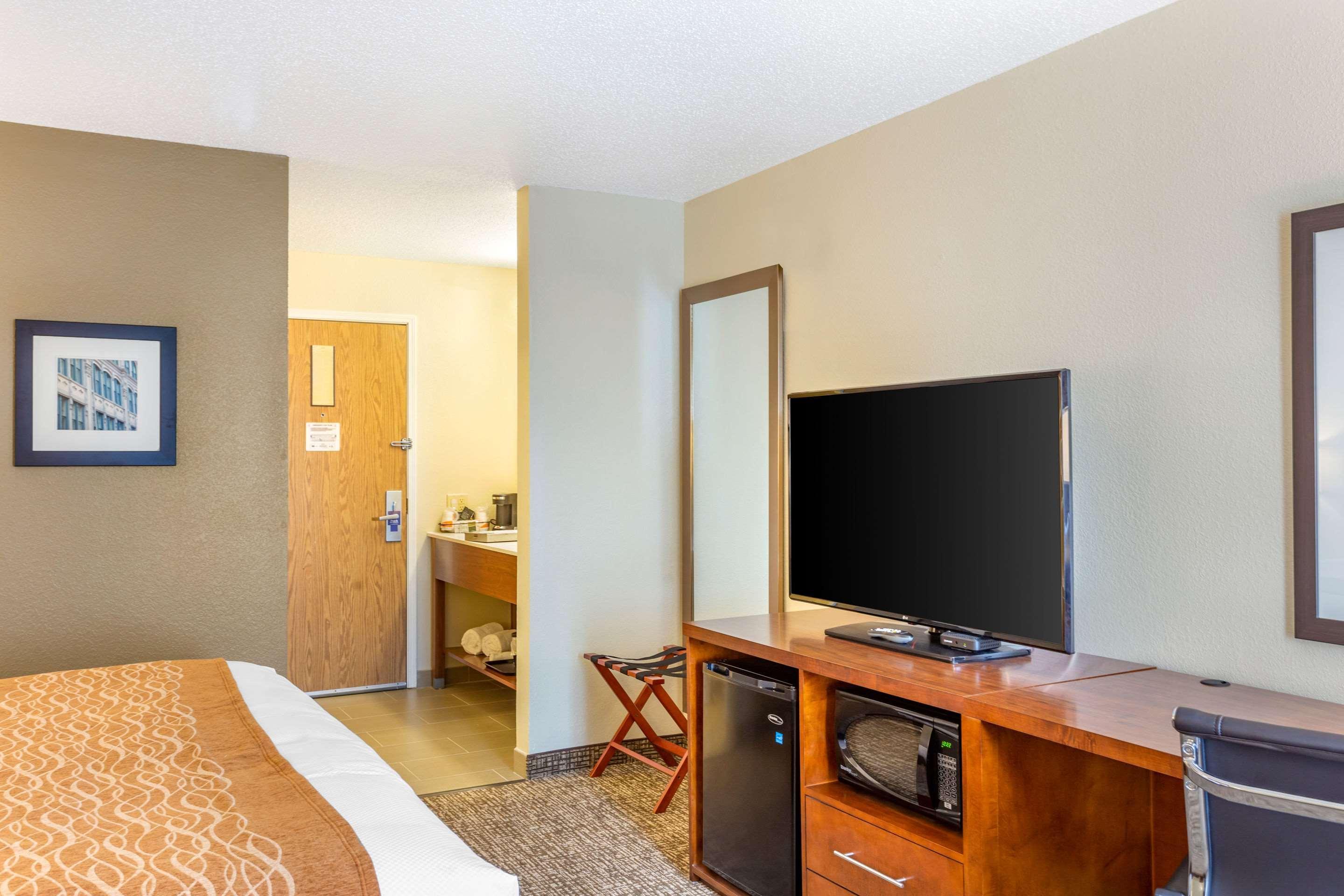 Comfort Inn Dekalb - Adjacent The University Extérieur photo