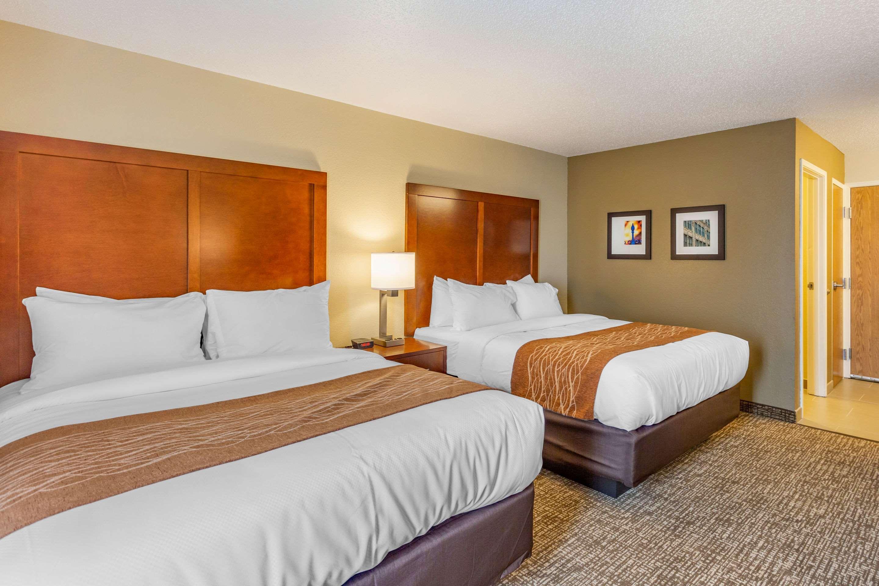 Comfort Inn Dekalb - Adjacent The University Extérieur photo